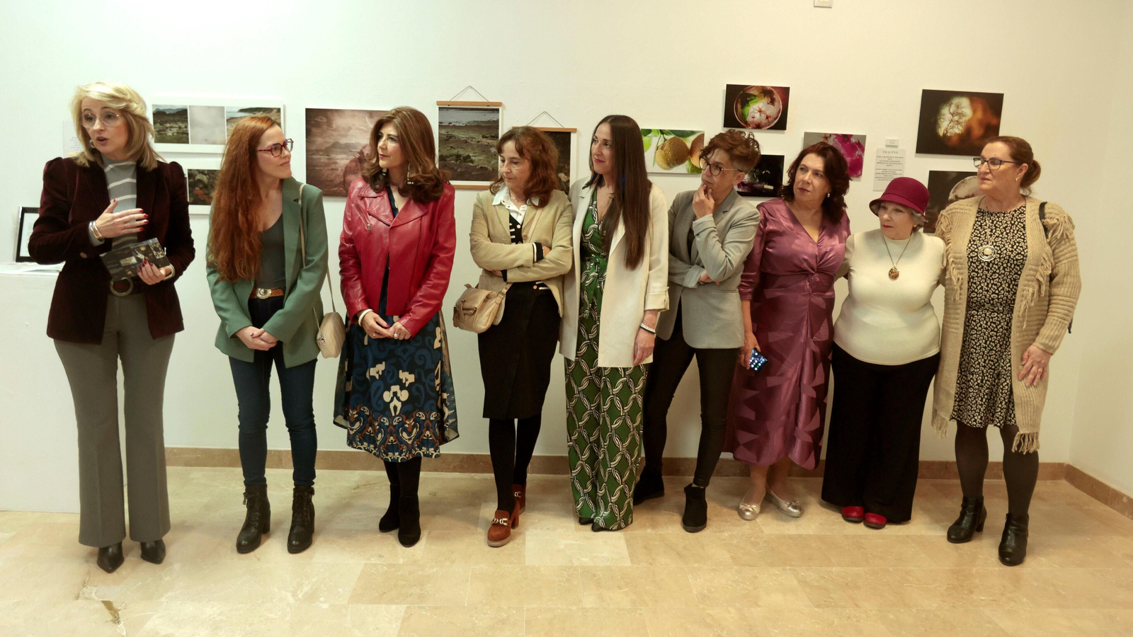 Las fotógrafas participantes en la exposición. Las fotógrafas participantes en la exposición.