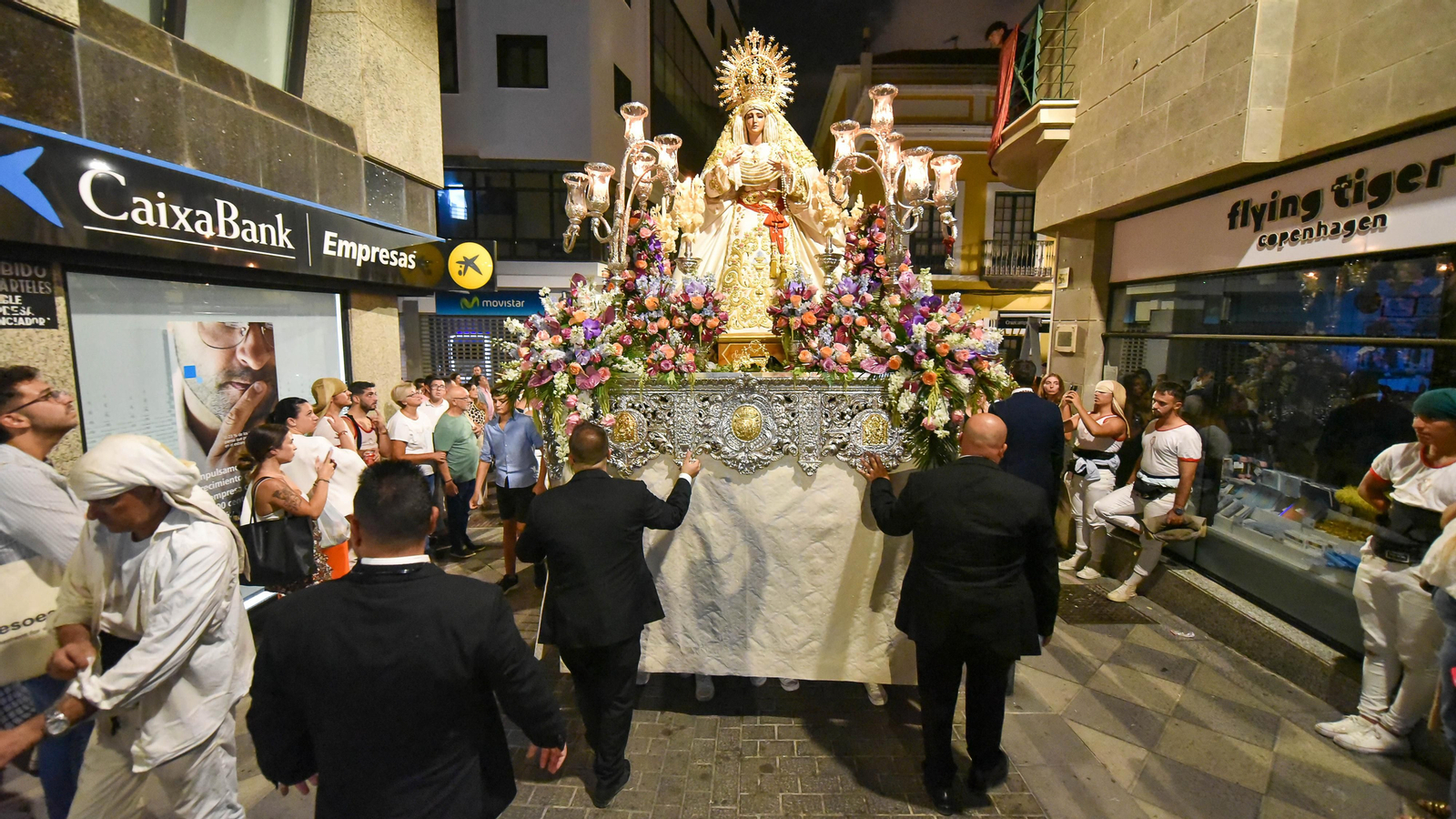La Magna Mariana de Algeciras por la calle Convento, en imagenes