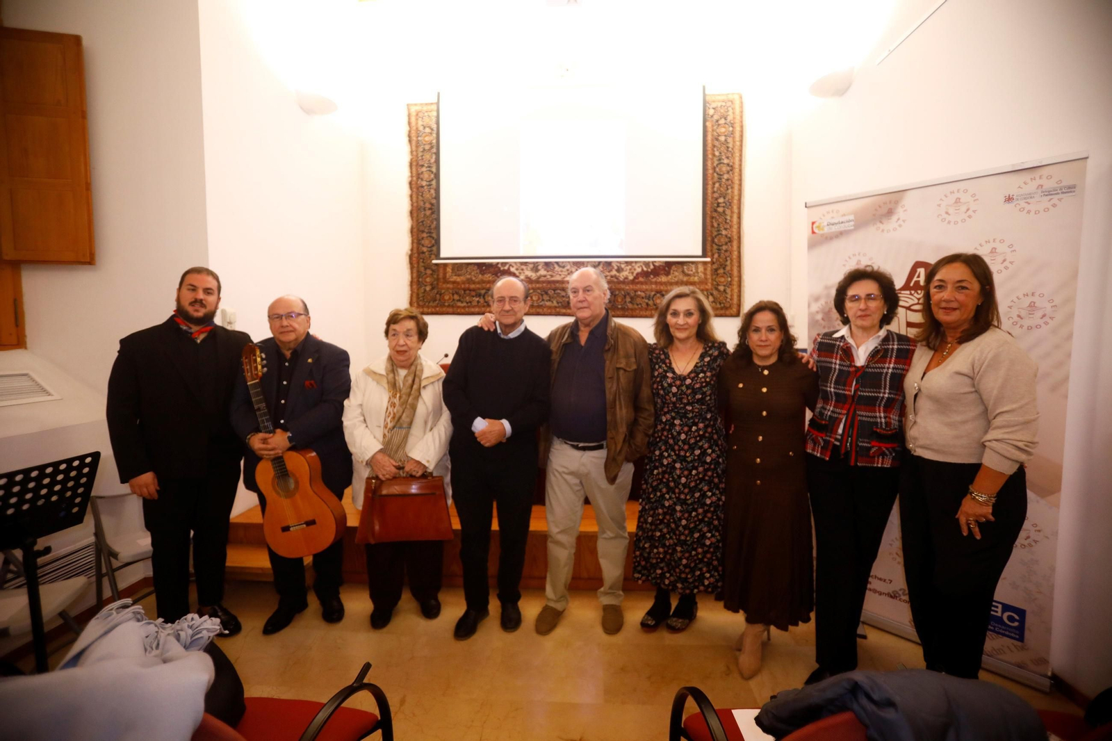 Foto de familia de la entrega de premios literarios del Ateneo de Córdoba. Foto de familia de la entrega de premios literarios del Ateneo de Córdoba.