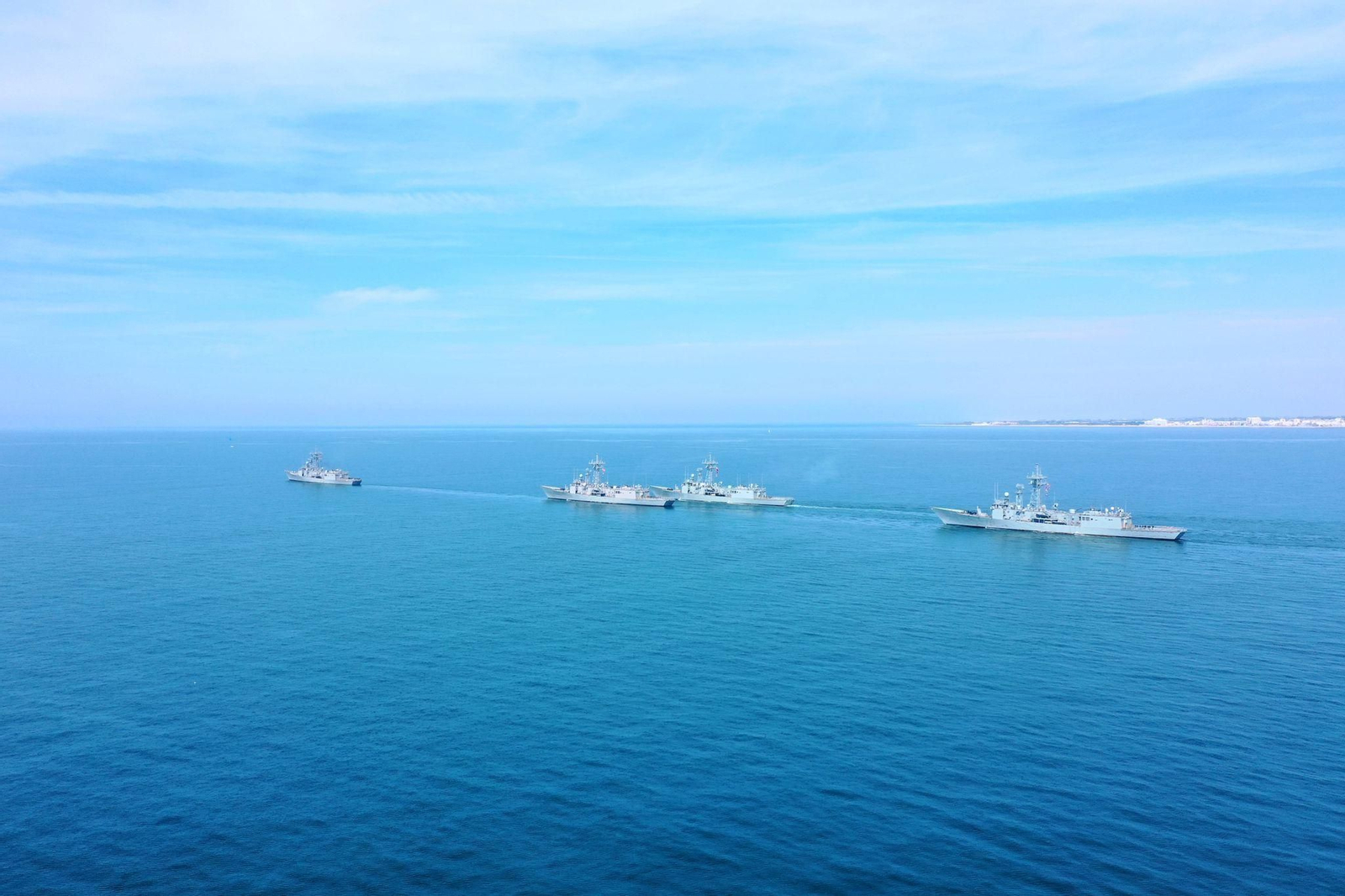 Fuerzas Armadas: La despedida a la fragata Victoria, en imágenes