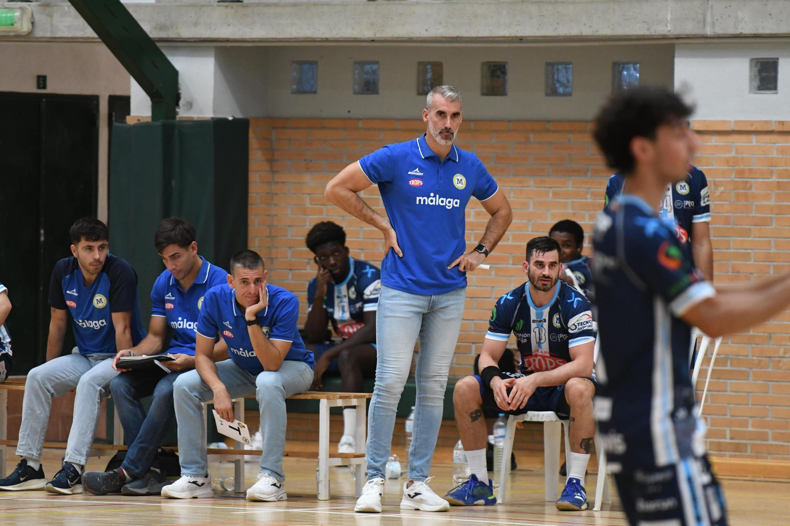 Chispi, en el banquillo.