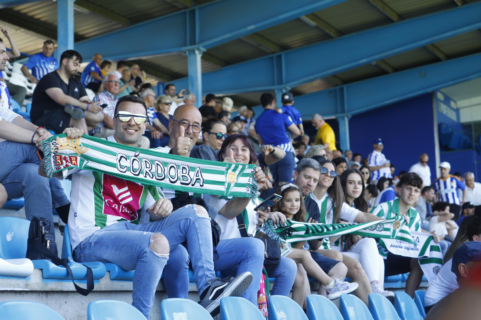 Las mejores fotos de la afición del Córdoba CF en el partido ante la Ponferradina en El Toralín Las mejores fotos de la afición del Córdoba CF en el partido ante la Ponferradina en El Toralín