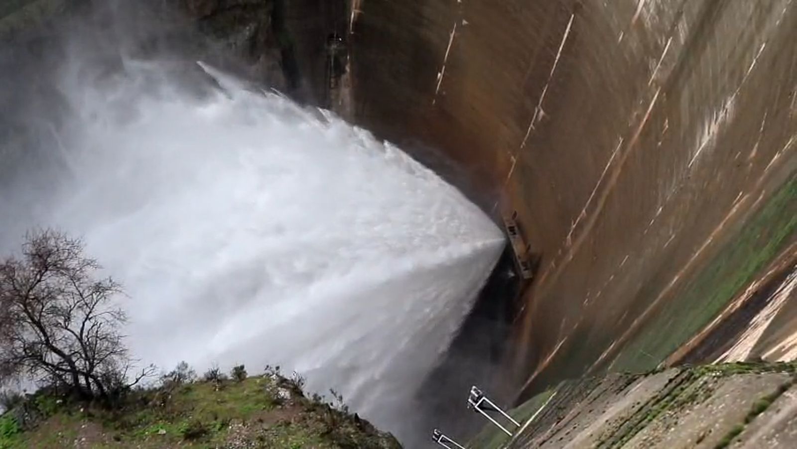 Desembalse en el pantano de Quéntar en Granada