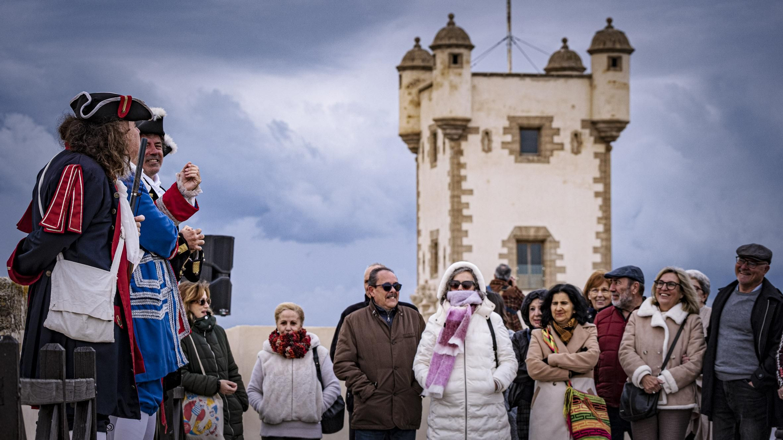 Las imágenes de la reapertura del paseo superior de las Puertas de Tierra
