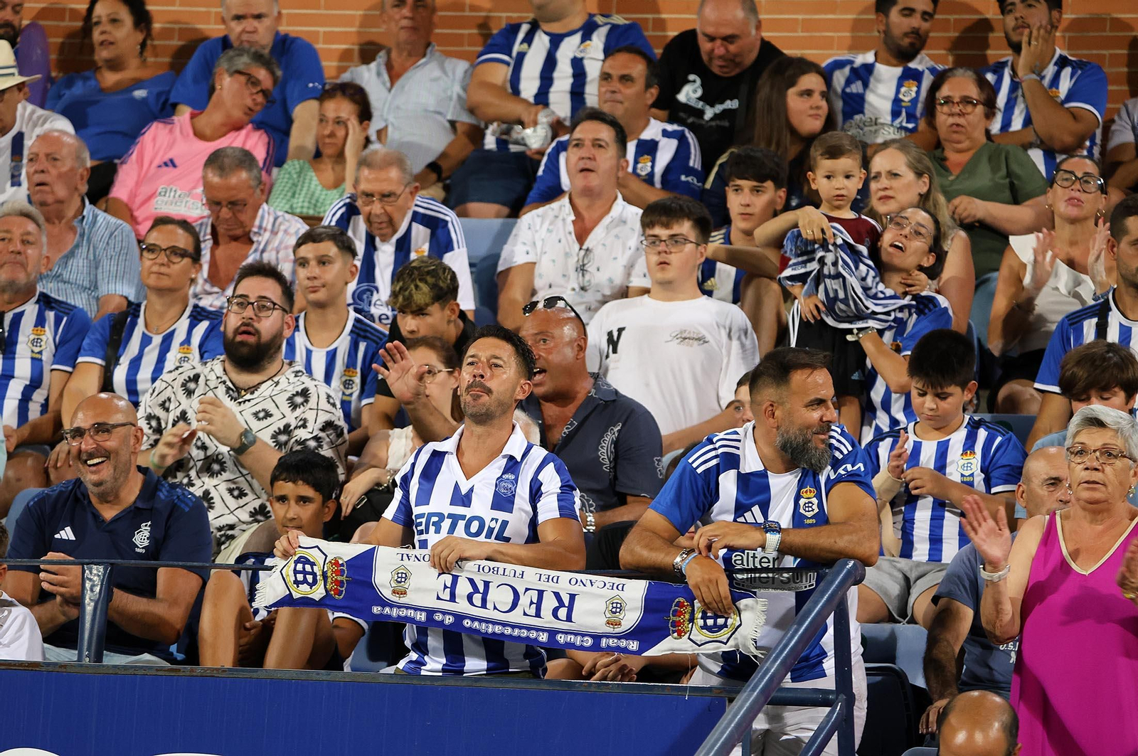 Búscate en las gradas del estadio en la celebración del Trofeo Colombino