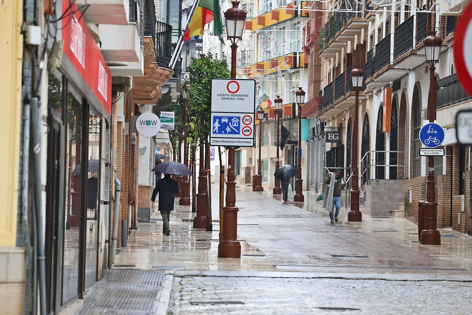 Imágenes de la lluviosa mañana de sábado en Huelva
