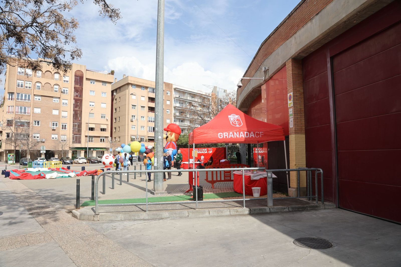 El malaguismo invade Granada