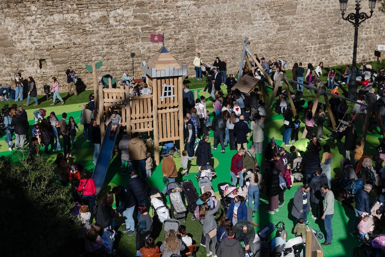 El parque se mostraba repleto de familias.