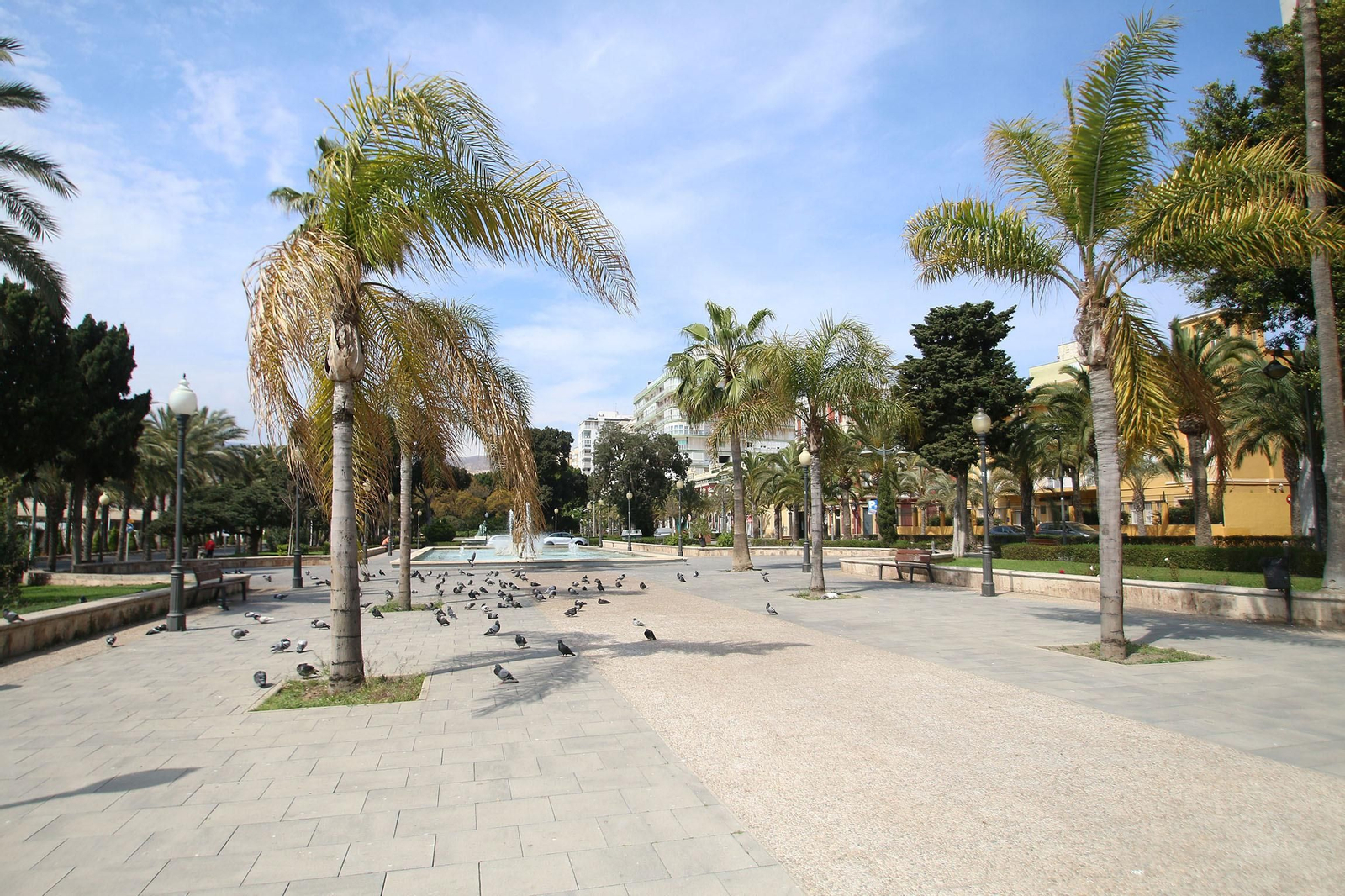 Las imágenes de la capital y los pueblos, paralizados para frenar el coronavirus