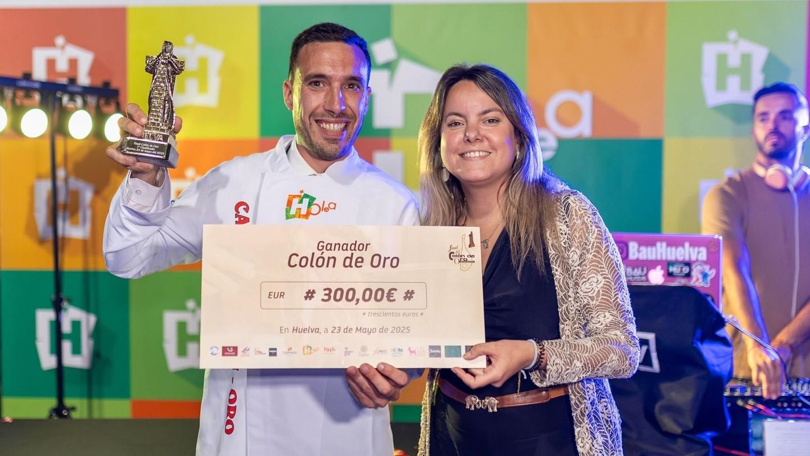 Recoge su premio Recoge su premio