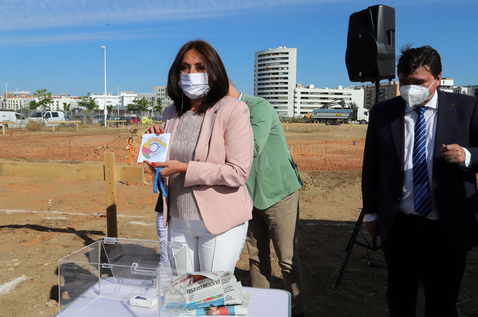 Imágenes de la  colocación de la primera piedra del nuevo colegio público ubicado en el 'Ensanche Sur'