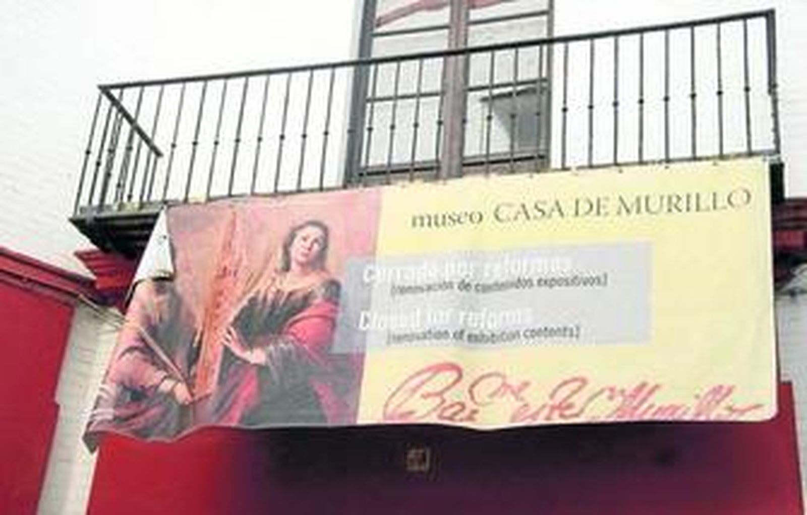 Aspecto que presentaba en 2009 la fachada de la Casa Murillo, indicando su condición museística.