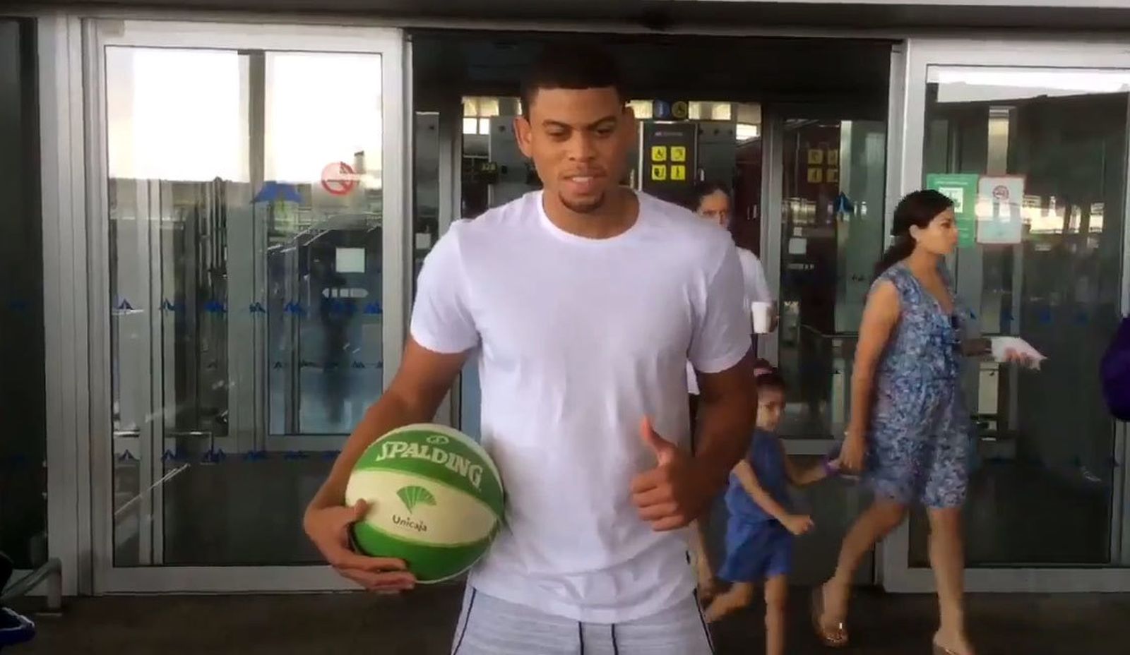 McCallum, a su llegada al aeropuerto.