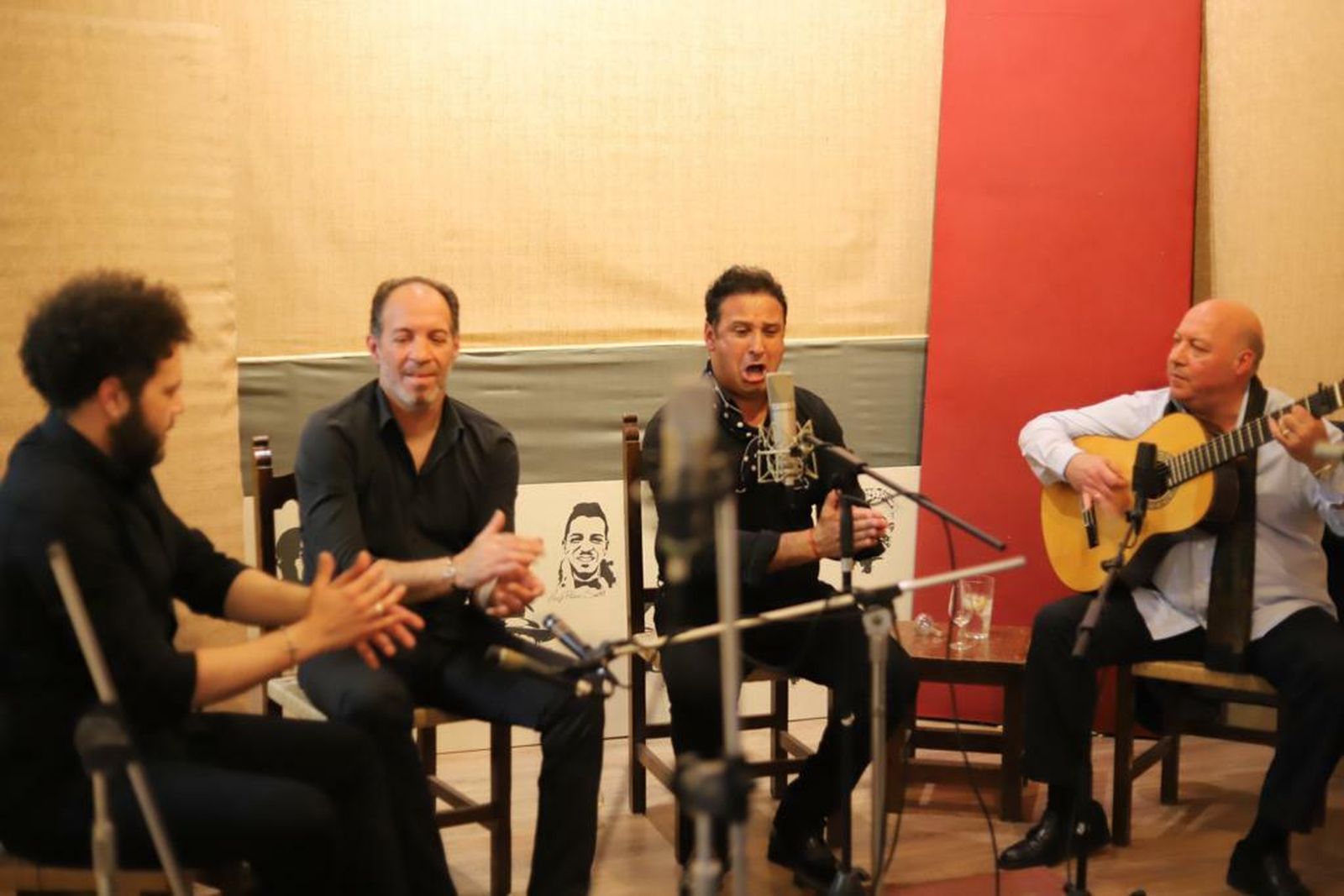 Un momento de la grabación del nuevo disco de El Tolo.