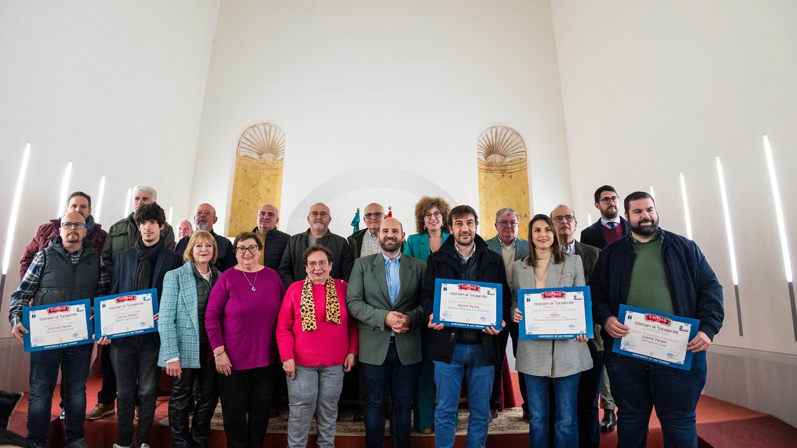 Premiados en la modalidad de entidades y particulares del Certamen de Nacimientos de San Fernando, en acto de clausura.