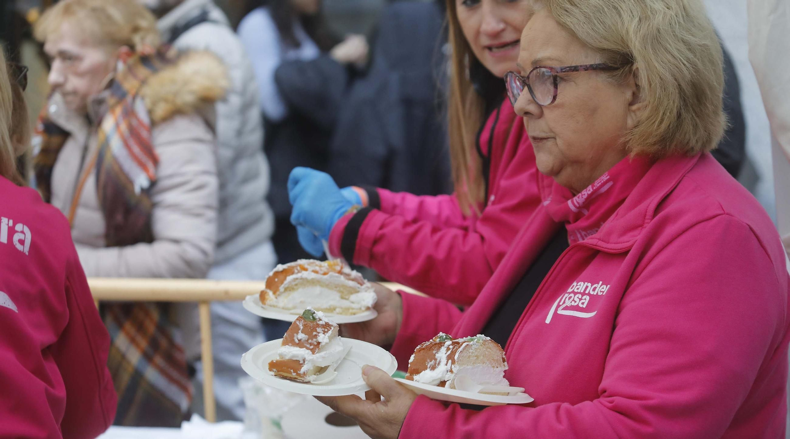 Fotos del roscón de Reyes solidario de Apymeal en Algeciras
