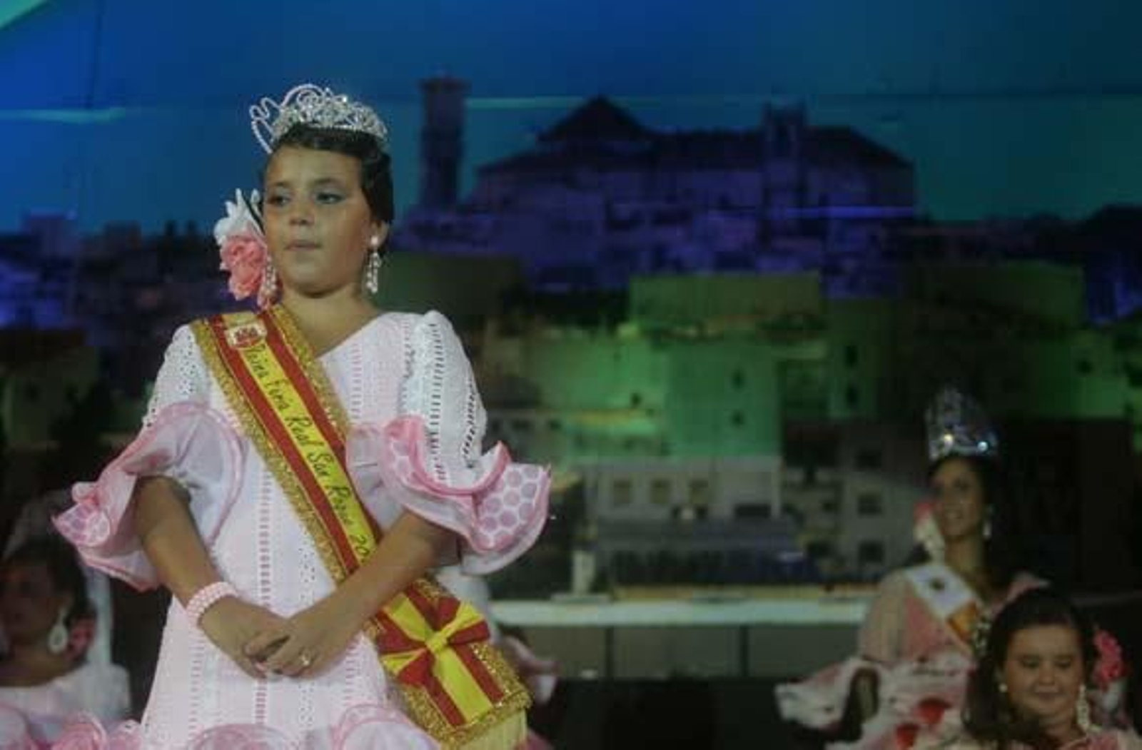 José Chamizo recuerda en el pregón su misión pastoral en San Roque y se procede a la coronación de la reina juvenil e infantil

Foto: J. M. Quinones