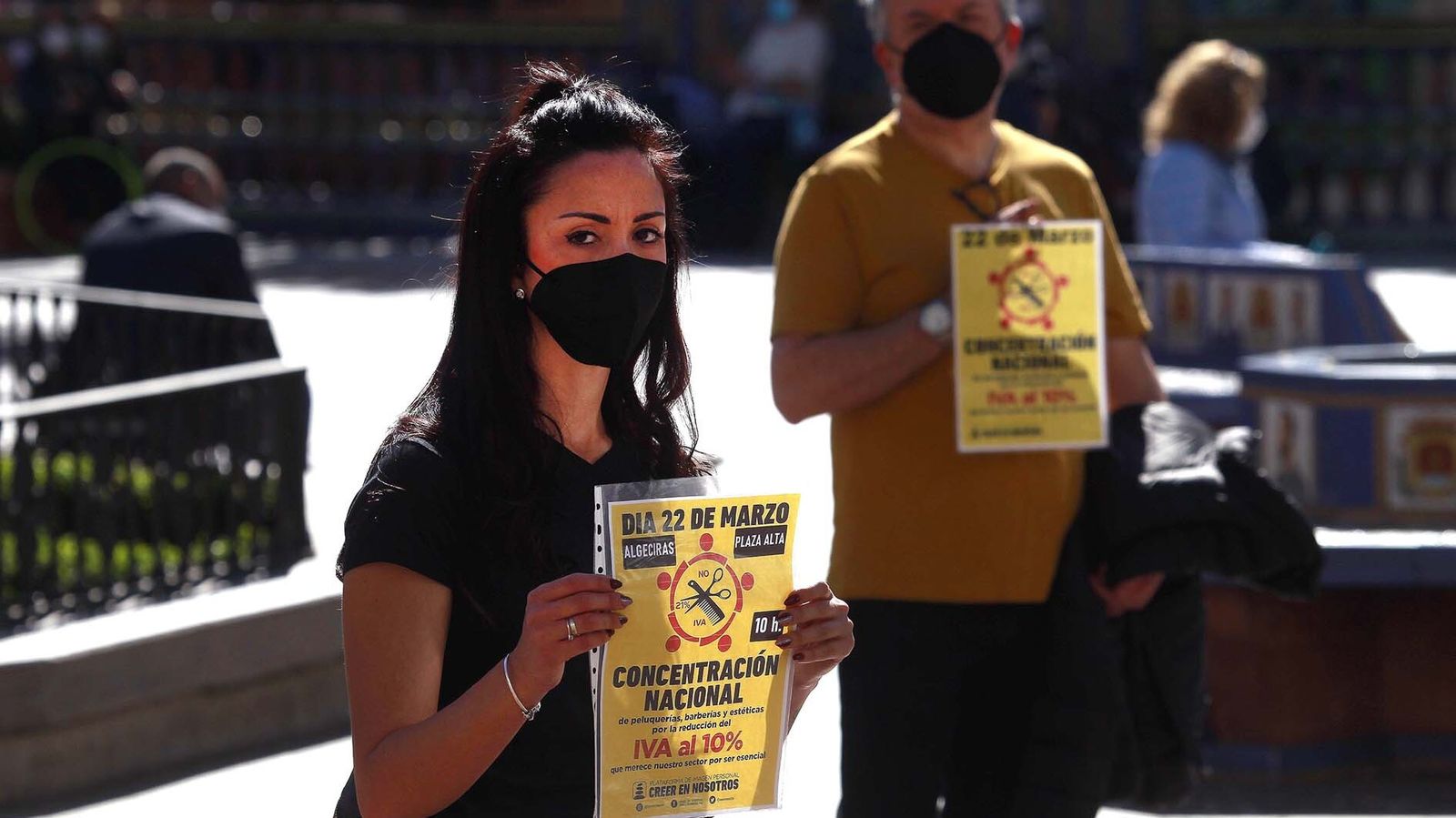 Las fotos de la protesta del sector de las peluquerías en Algeciras para exigir una bajada del IVA
