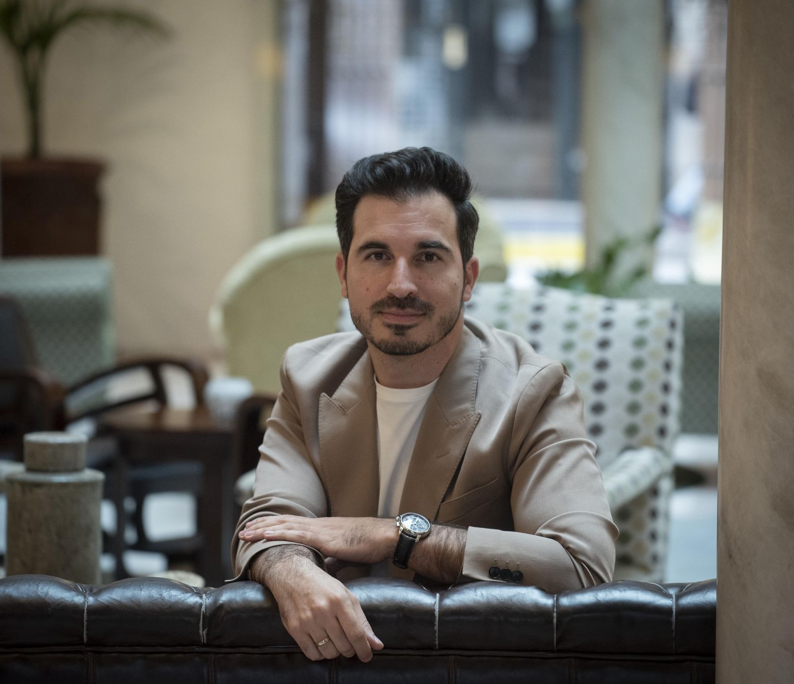 El escritor Javier Castillo (Málaga, 1987), el pasado martes en una visita a Sevilla.