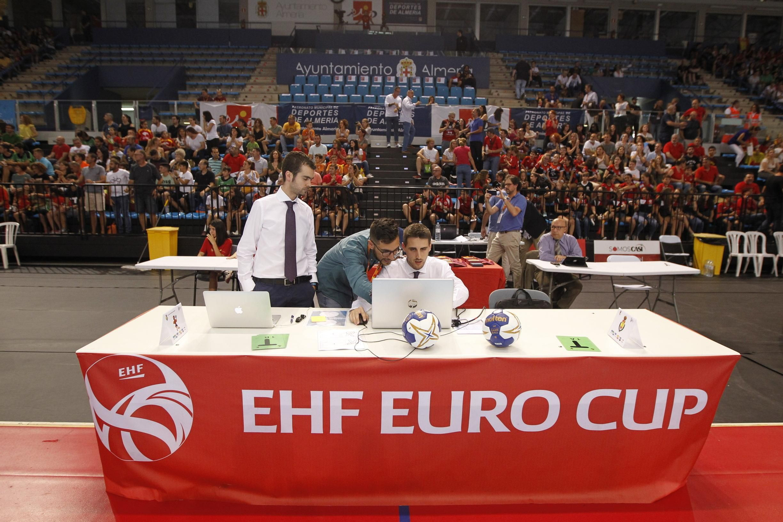 Fotogalería España-Suecia. Balonmano. Palacio Juegos Mediterráneos. Almería