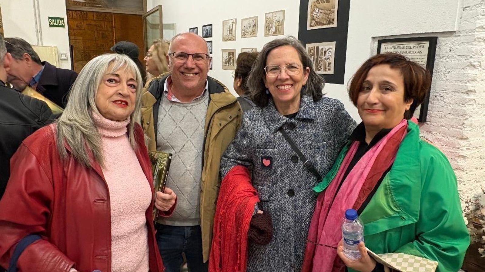 Amalia Quirós, Jesús González Santos, Pilar López y María Luisa Mesa coincidieron durante la inauguración de la exposición.