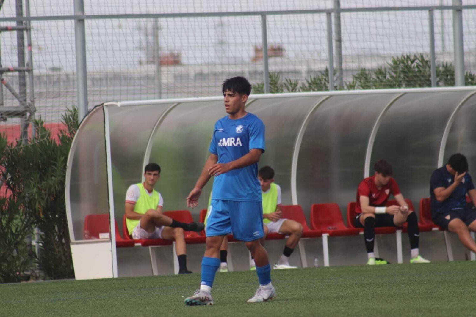 El extremo juvenil Jaime Fernández ha entrado en la lista para la cita ante el Utrera.