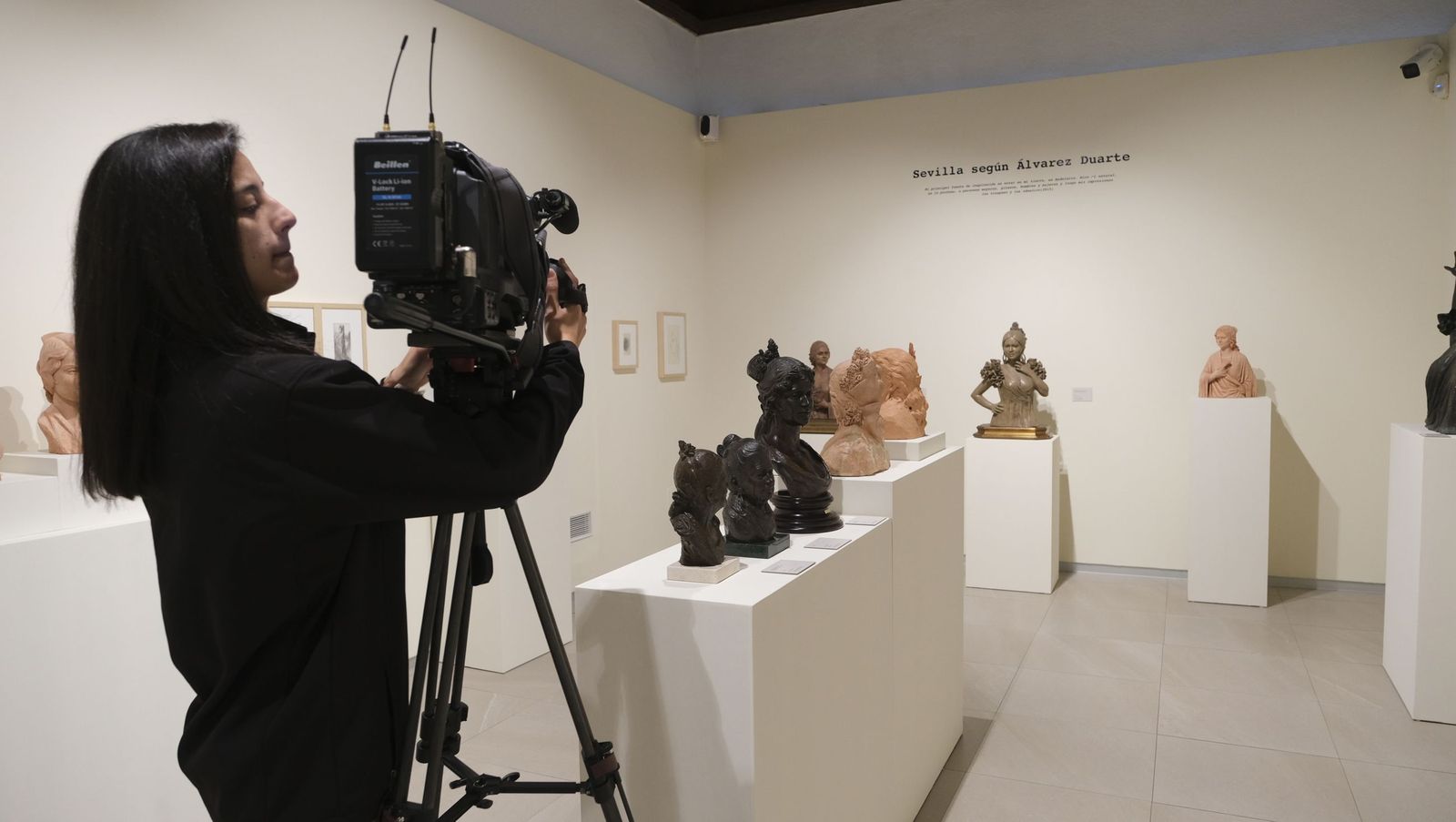 Las fotos de la exposición del escultor e imaginero Luis Álvarez Duarte en el MUREC