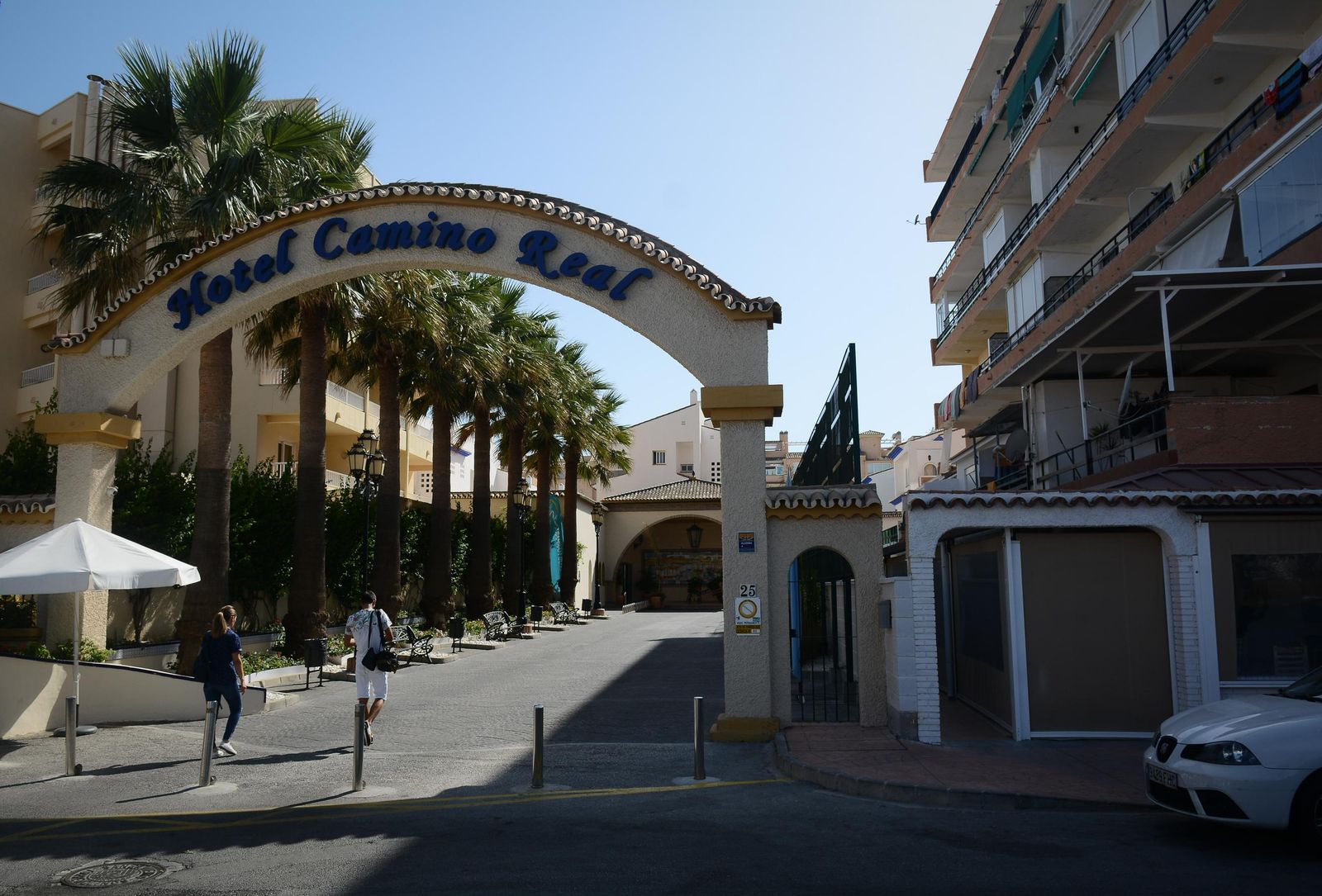 Imagen de la entrada al hotel Camino Real.