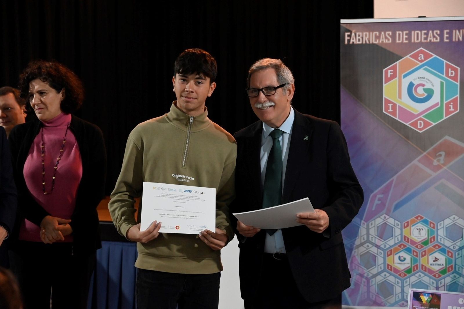 La entrega de los premios científicos al alumnado del instituto Gran Capitán de Córdoba, en imágenes