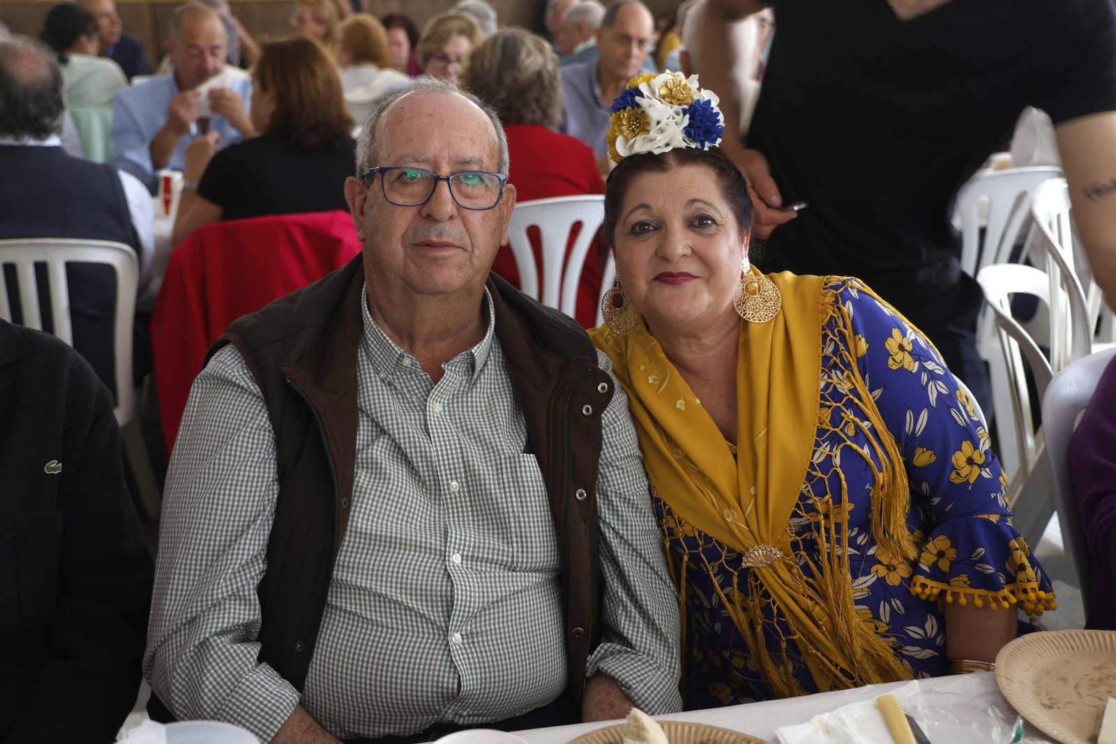 Fotos del almuerzo para mayores en la Feria de Castellar