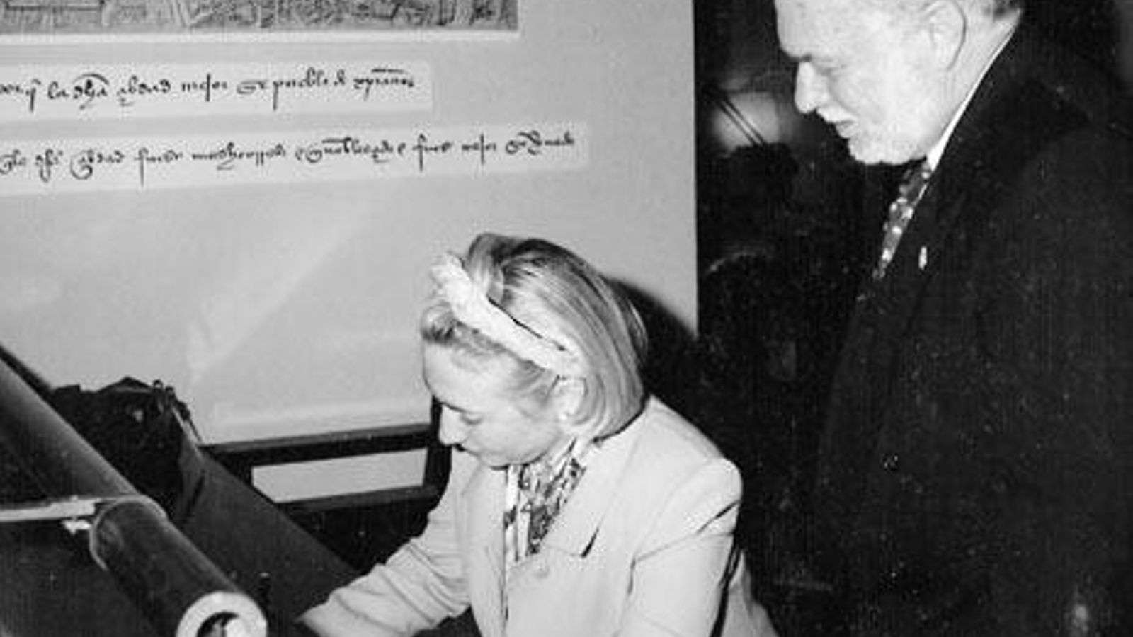 Hillary Clinton firmó en el libro de honor de la ciudad