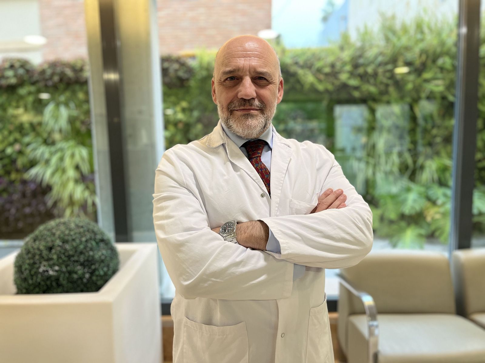 El doctor Rafael Martin jefe servicio Medicina Interna Quirónsalud Sagrado Corazón.