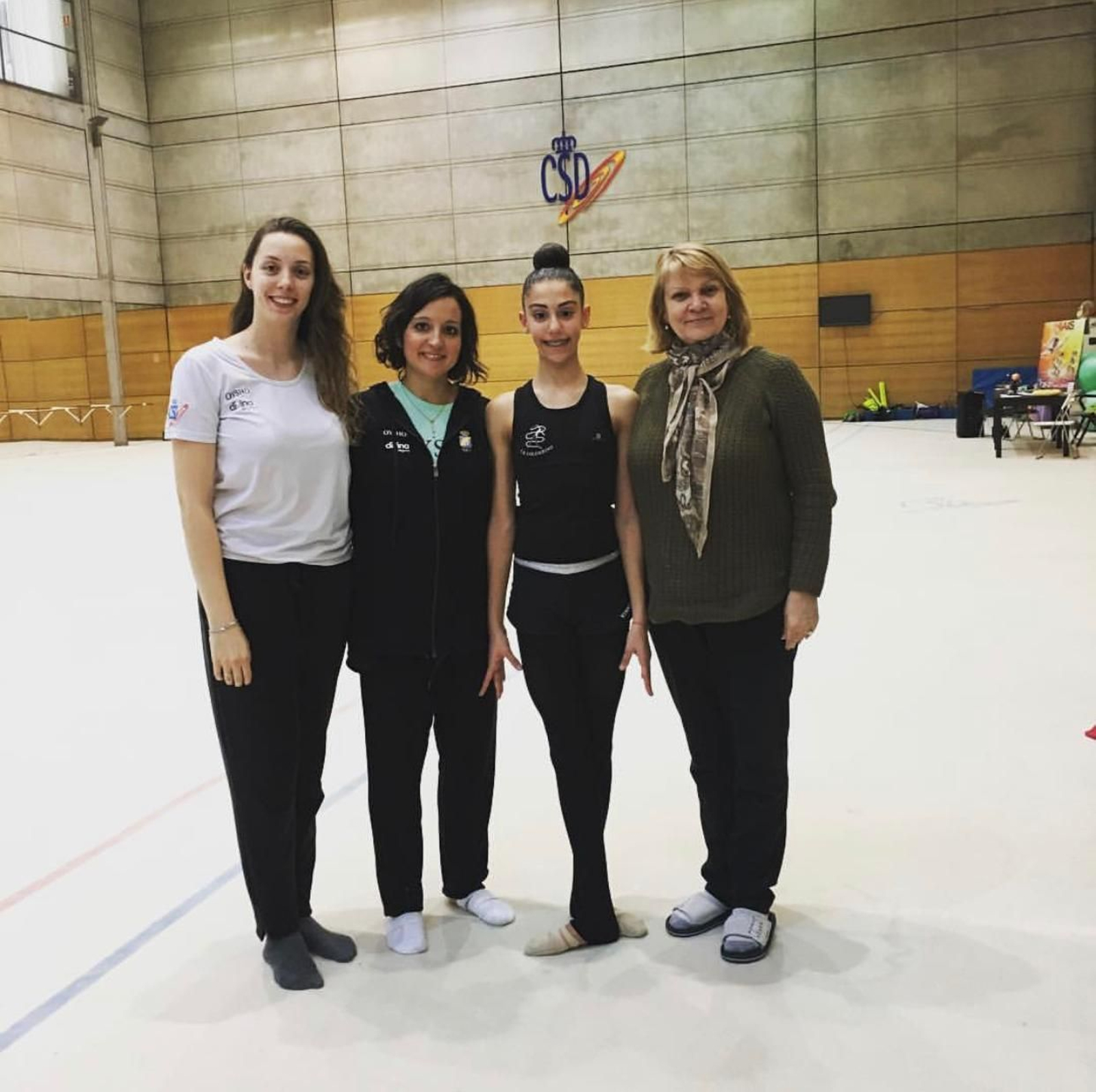 Ángela Martín, junto al equipo técnico de la selección nacional de gimnasia rítmica.
