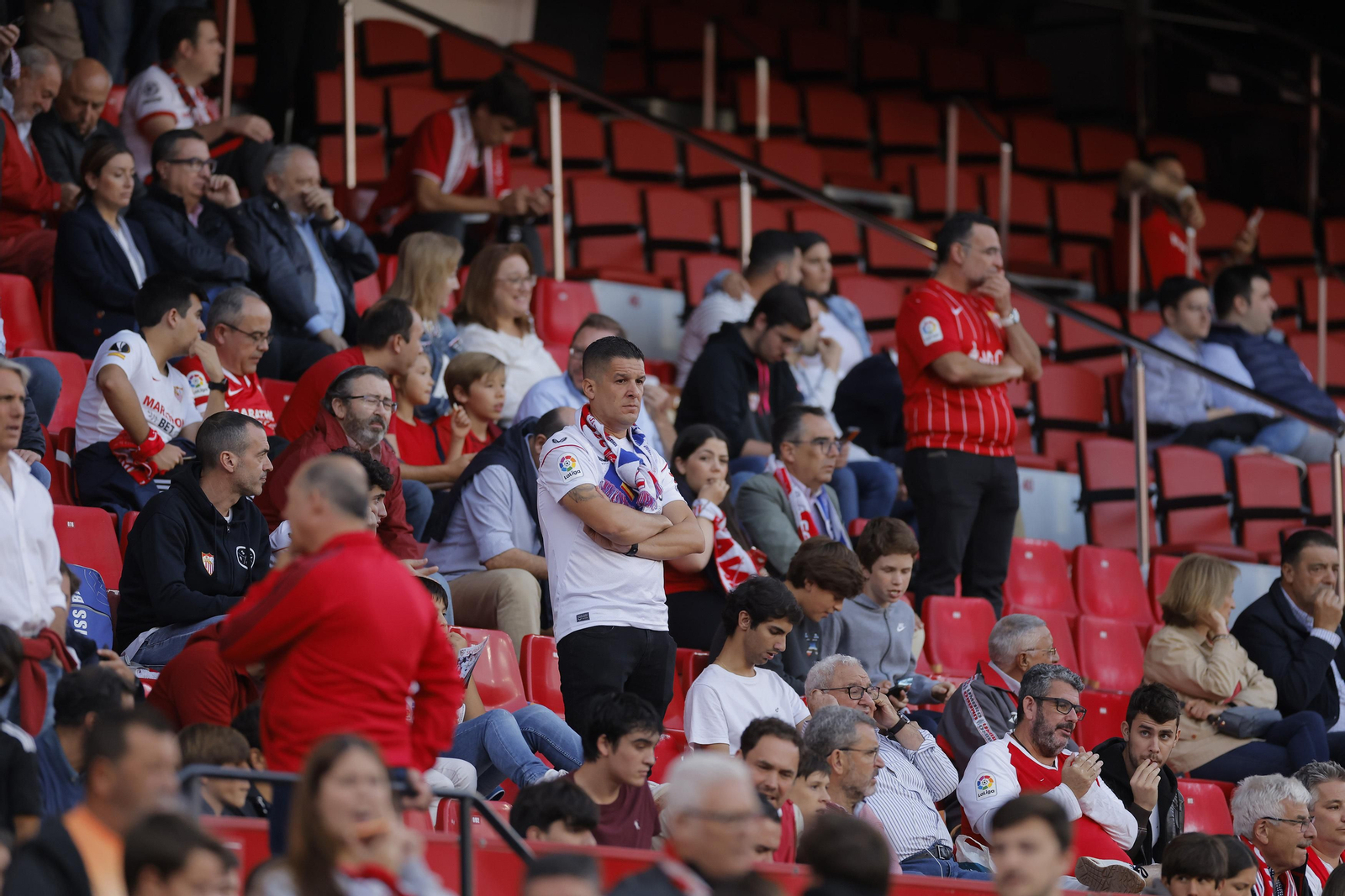 Búscate en las fotos del Sevilla-Betis
