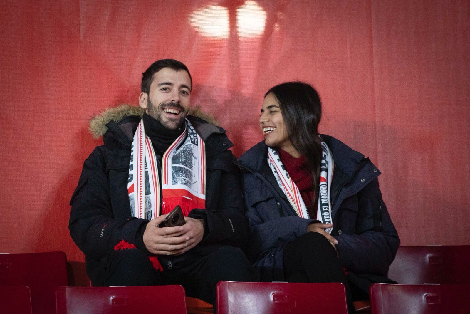 Encuéntrate en la grada de Los Cármenes en el Granada-Burgos