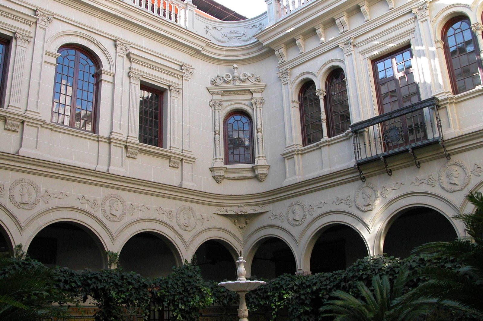 Uno de los patios de Monsalves.