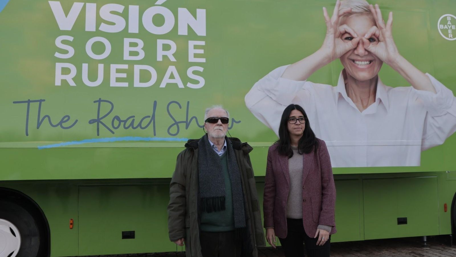 Jacinto Zulueta, presidente de la Asociación Mácula Retina, e Íngrid Pallàs, responsable de Oftalmología de Bayer. Jacinto Zulueta, presidente de la Asociación Mácula Retina, e Íngrid Pallàs, responsable de Oftalmología de Bayer.