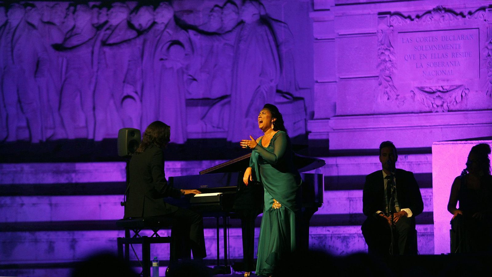 Encarna Anillo en la plaza de España