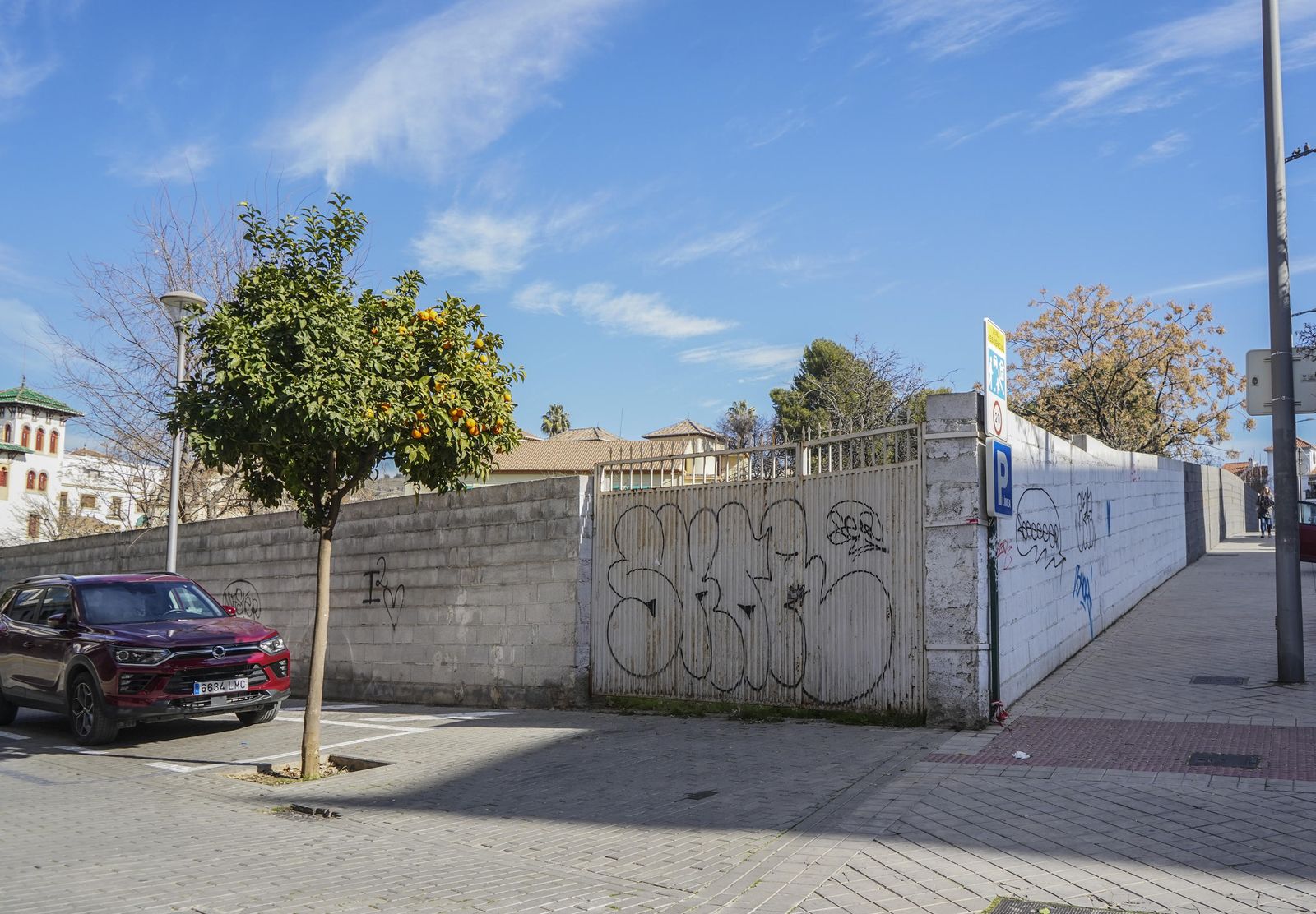 Imagen del solar ofrecido a la Junta para la Biblioteca de Andalucía