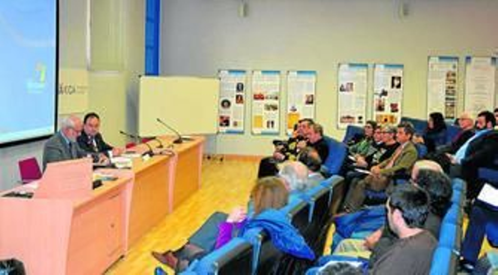 Una de las sesiones celebradas en el Edificio Constitución 1812.