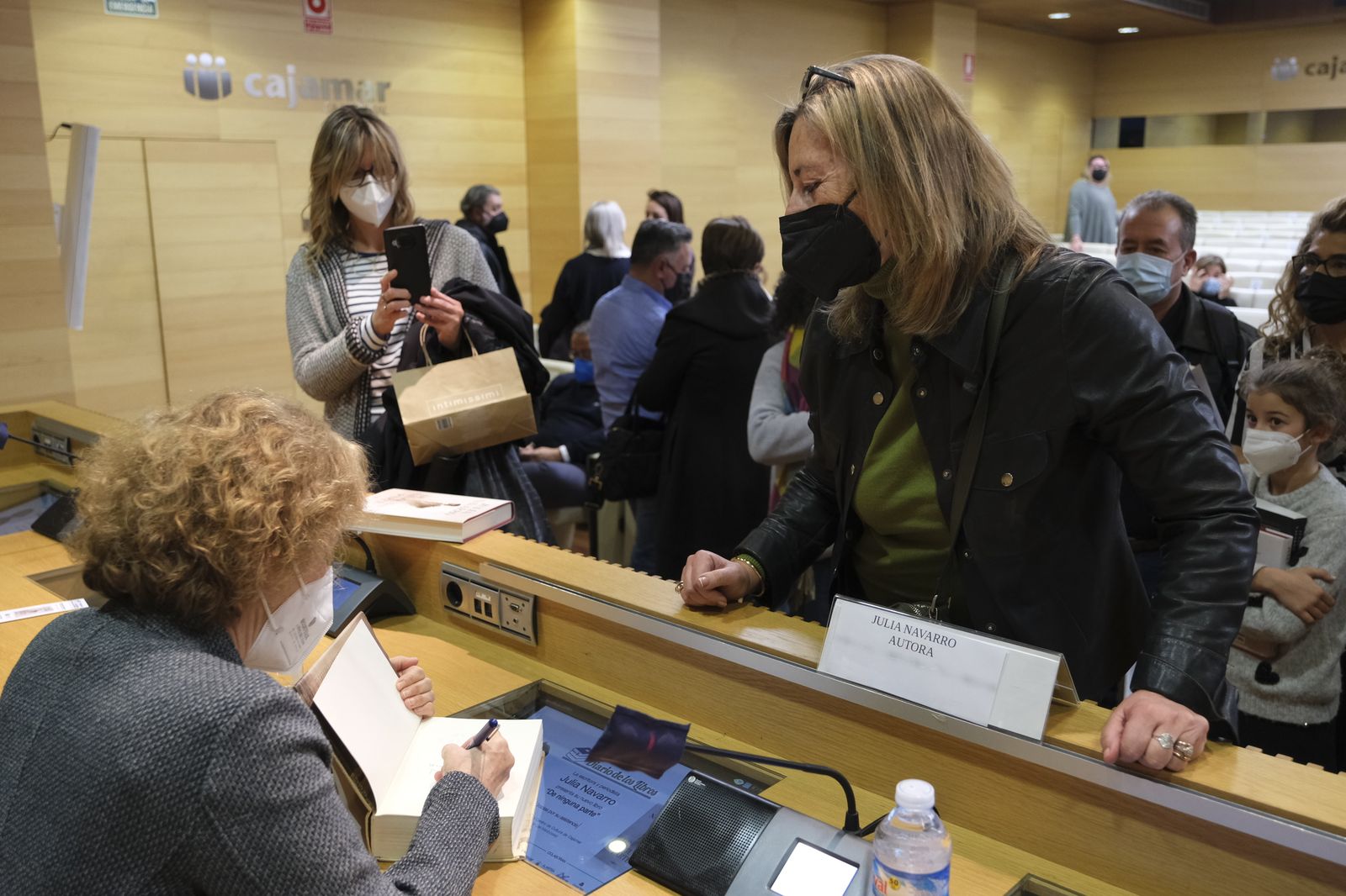 Fotogalería Diario de los Libros, con Julia Navarro. Almería
