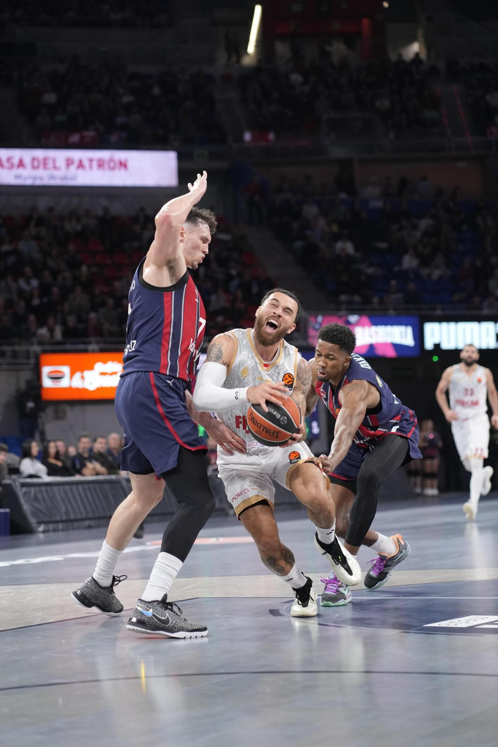 El Baskonia tumba al Mónaco y pone en alerta al Unicaja