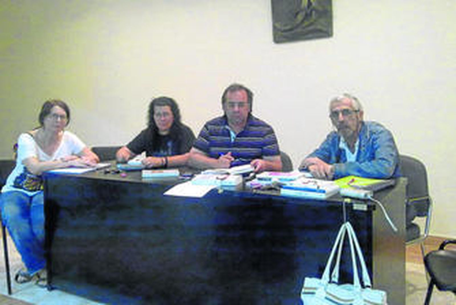 Imagen de uno de los grupos de trabajo del Ateneo en el taller de escritura.