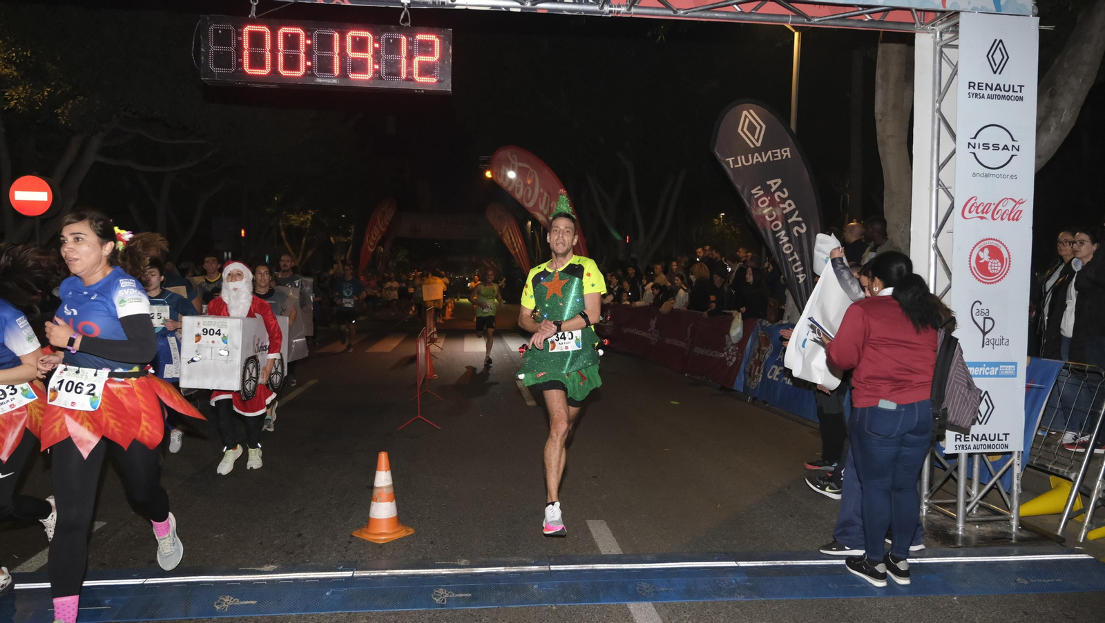 Imágenes de la XIV edición de la San Silvestre de Almería