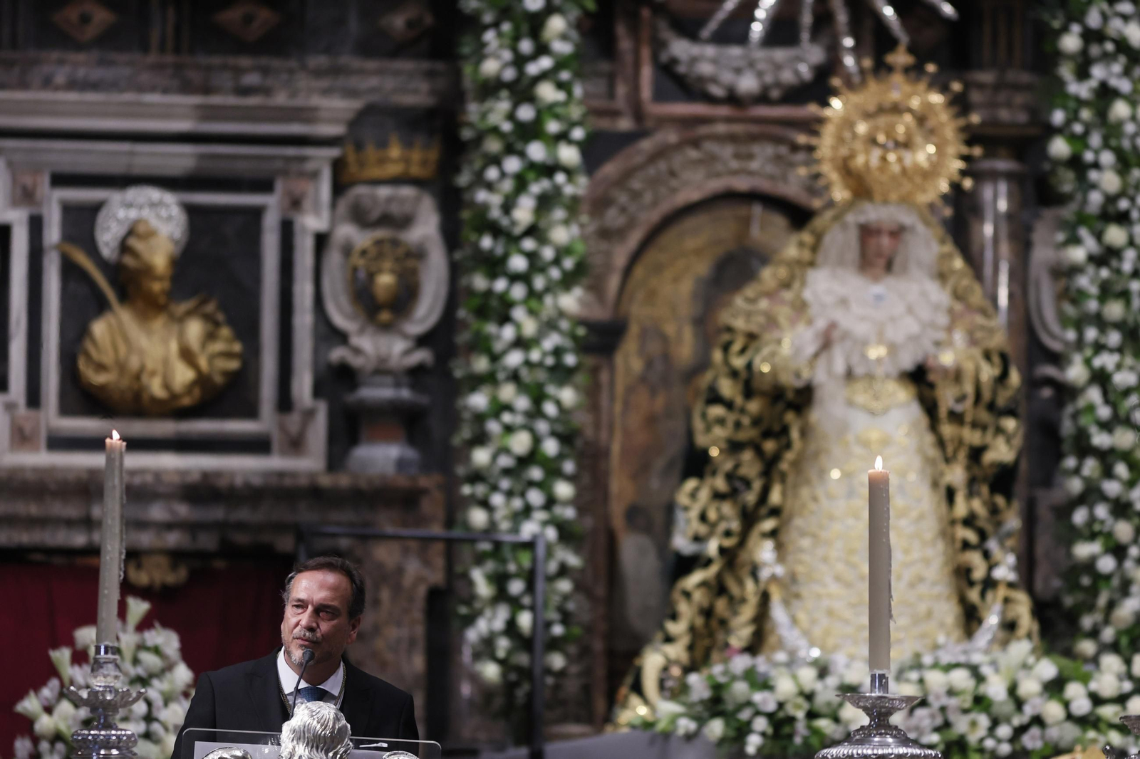La coronación de la Virgen del Rocío en imágenes