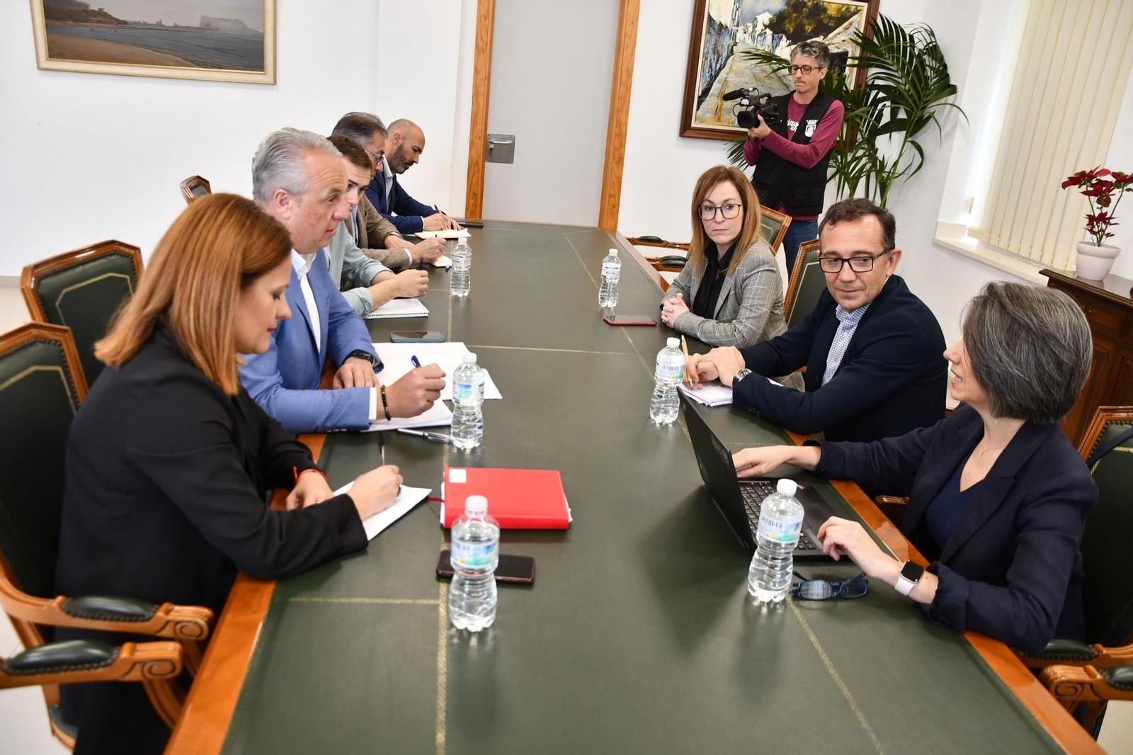 La reunión entre los responsables del Ayuntamiento de San Roque y de Cepsa. La reunión entre los responsables del Ayuntamiento de San Roque y de Cepsa.