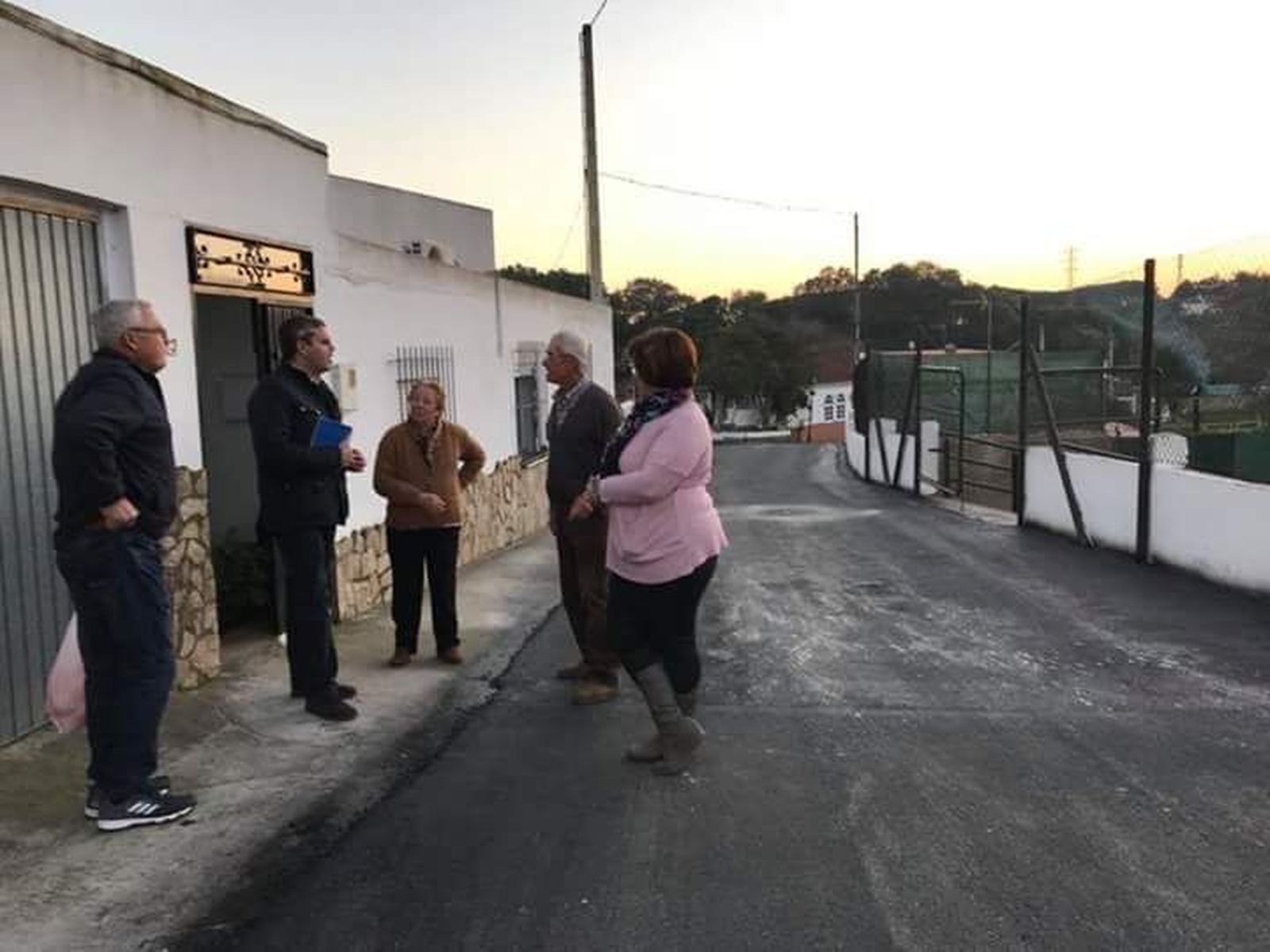 El alcalde, José Ortiz, se desplazó a la pedanía de Cantarranas para conocer el desarrollo de estos trabajos.