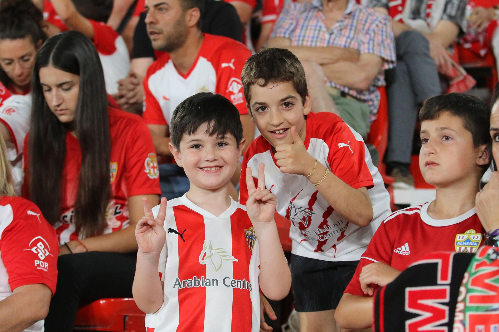 Las imágenes de la decepción de los aficionados del Almería