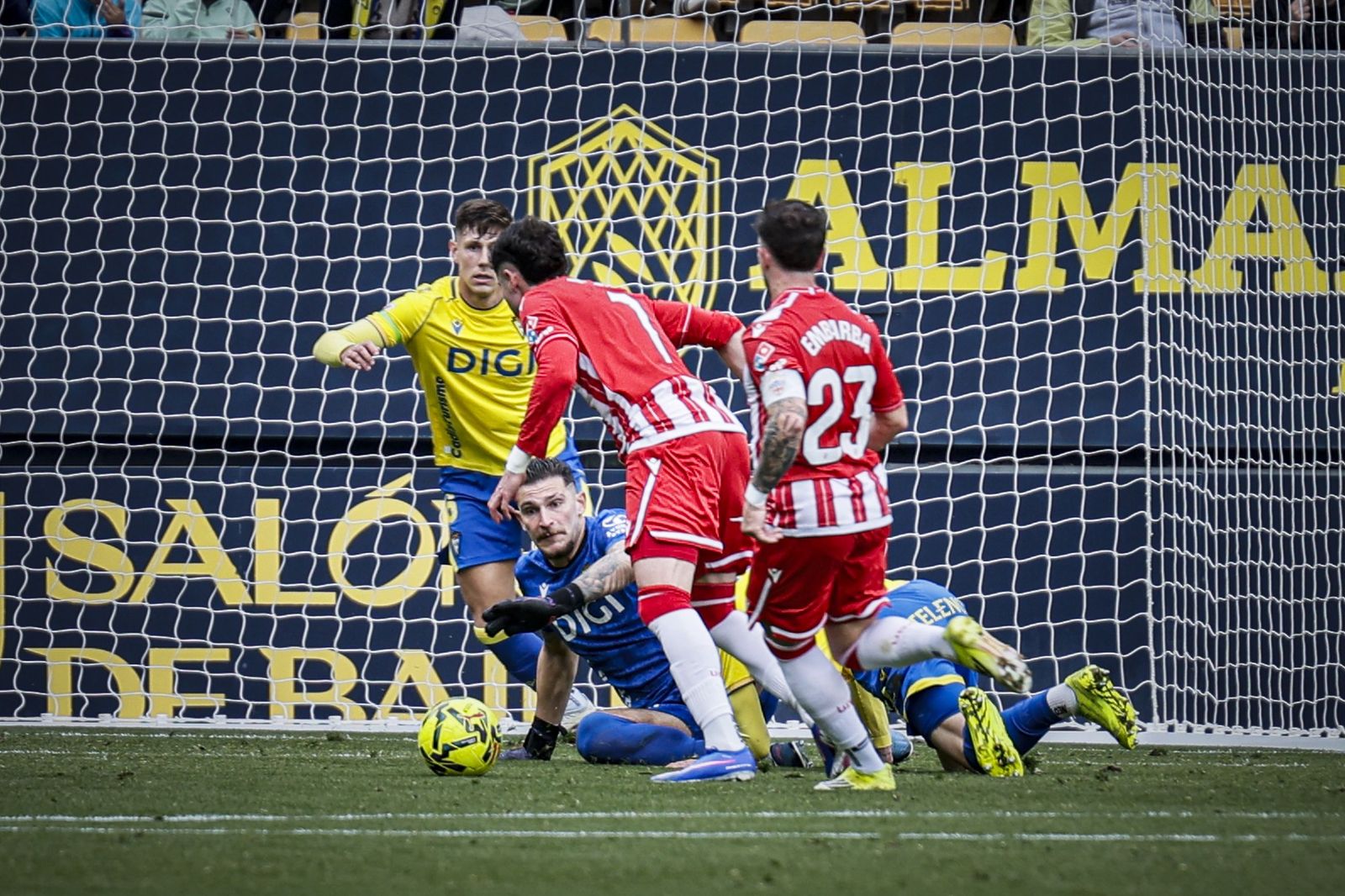 Búscate entre las imágenes del partido de fútbol Cádiz CF - UD Almería