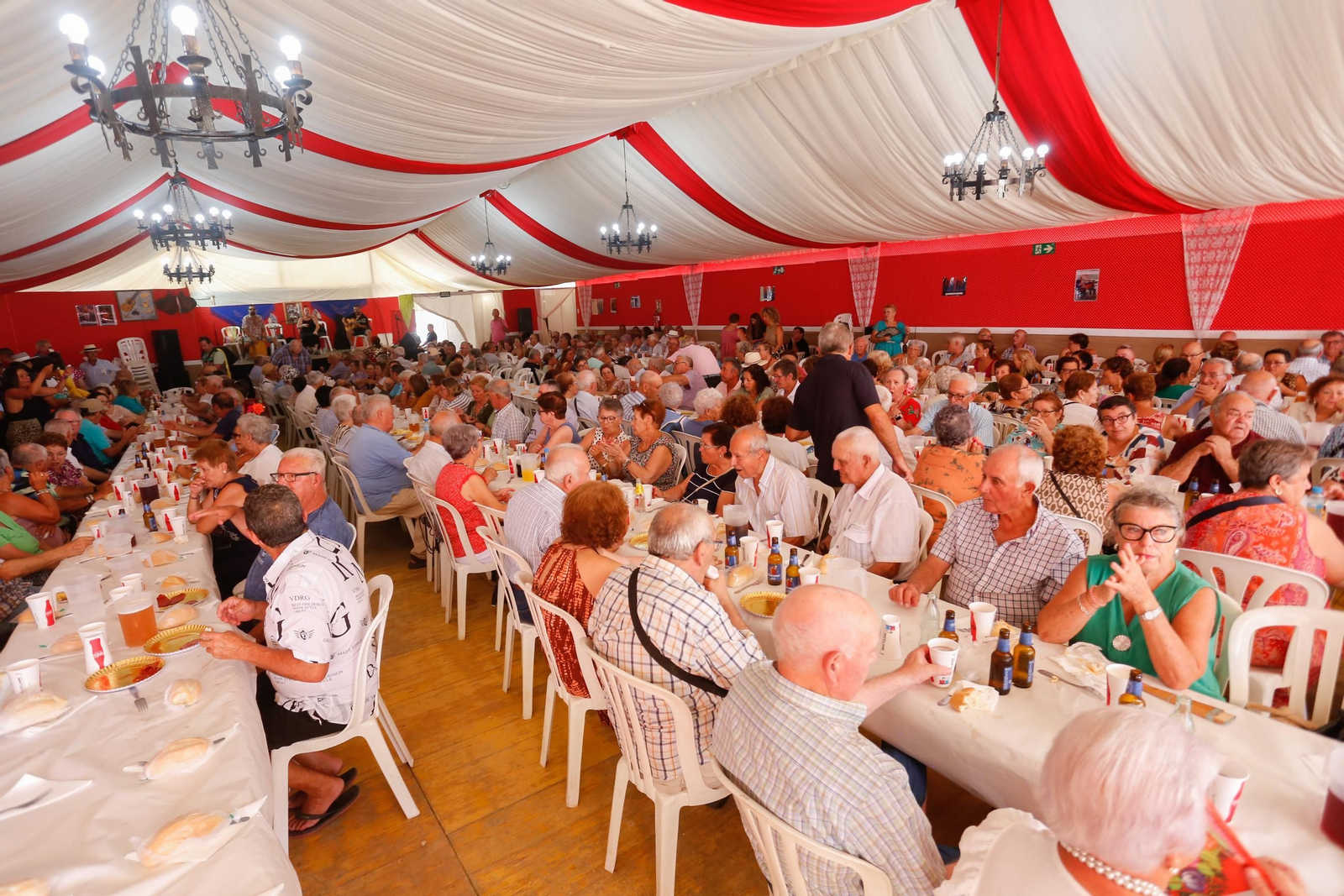 Búscate en las fotos del lunes en la Feria de Tarifa